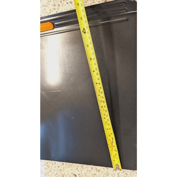 Le Creuset Bakeware Insulated Toughened Non-Stick Cookie Sheet - 18”x14”x1” - Picture 2 of 5